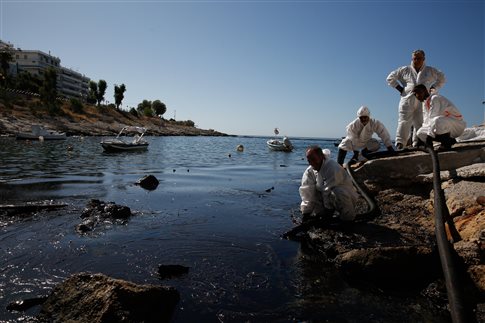 Πετρελαιοκηλίδα στον Σαρωνικό